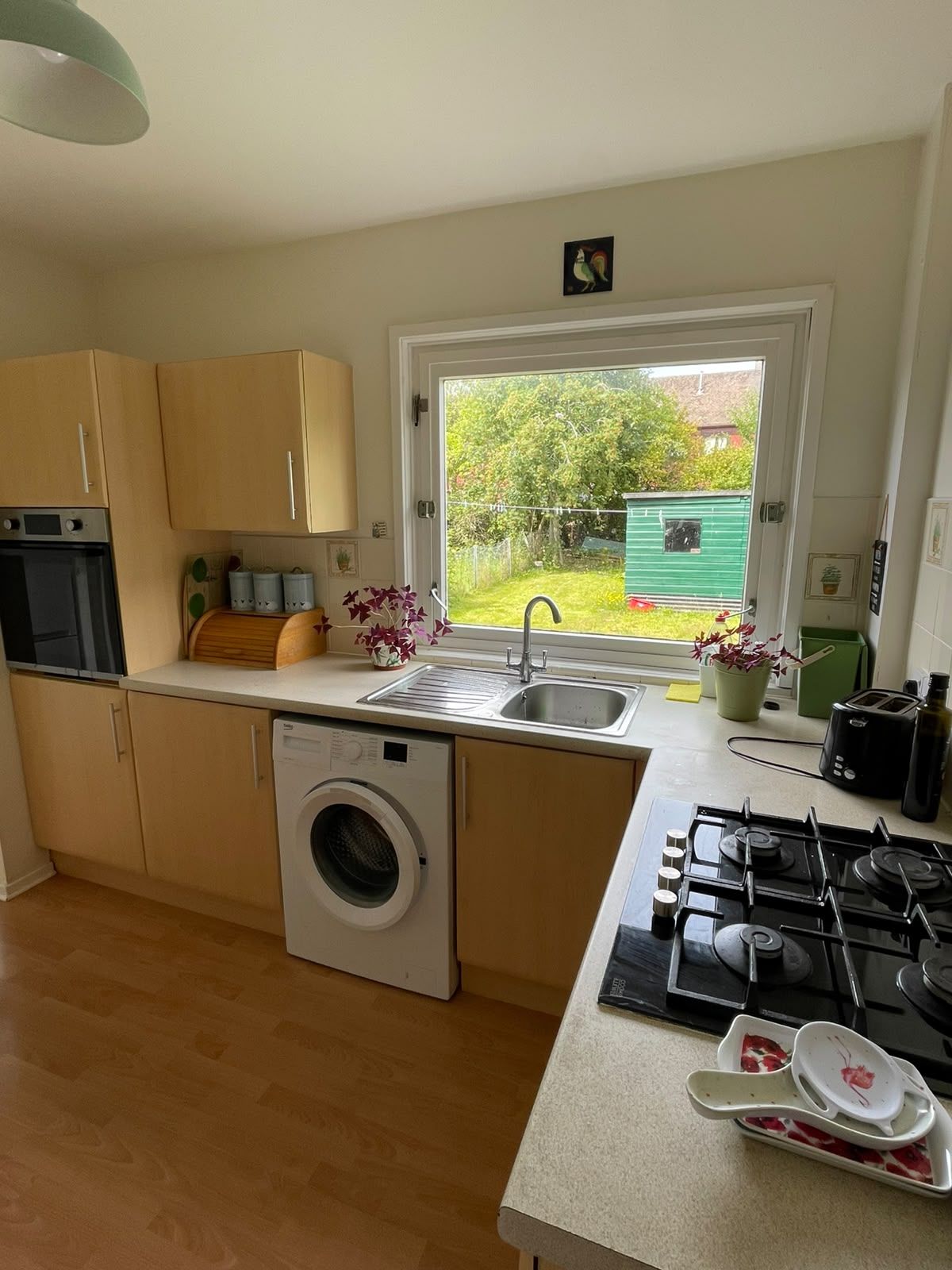 The kitchen worktop, sink and washing machine